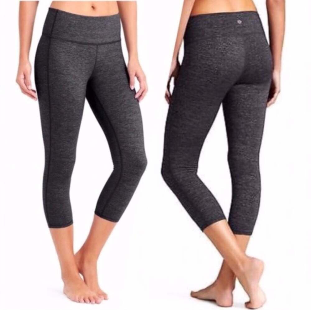 Athleta Women's ST Chaturanga High Rise Odyssey Gray Athletic Capri Leggings EUC